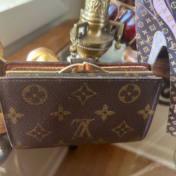 Louis Vuitton Monogram Porte Kisslock Bifold Wallet - Picture 2 of 15